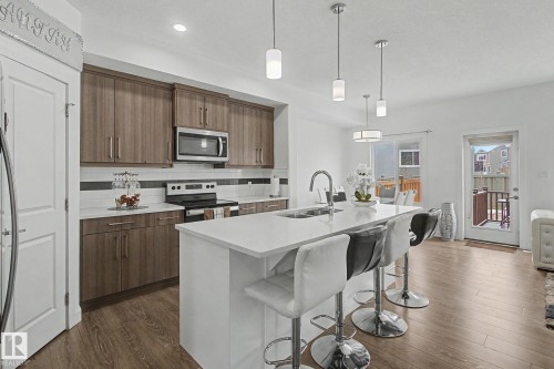 6313 Cartmell Road, Edmonton, AB - Indoor Photo Showing Kitchen With Double Sink With Upgraded Kitchen