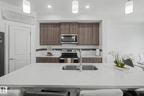 6313 Cartmell Road, Edmonton, AB - Indoor Photo Showing Kitchen With Stainless Steel Kitchen With Double Sink With Upgraded Kitchen