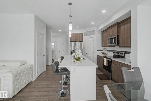 6313 Cartmell Road, Edmonton, AB - Indoor Photo Showing Kitchen With Upgraded Kitchen