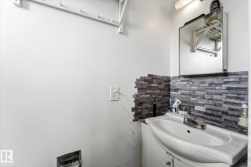 4808 21 Avenue, Edmonton, AB - Indoor Photo Showing Bathroom