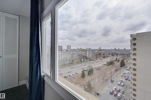 Expansive window offering broad views of the surrounding urban landscape and distant buildings - 1202 9909 110 Street Nw, Edmonton, AB -  With View