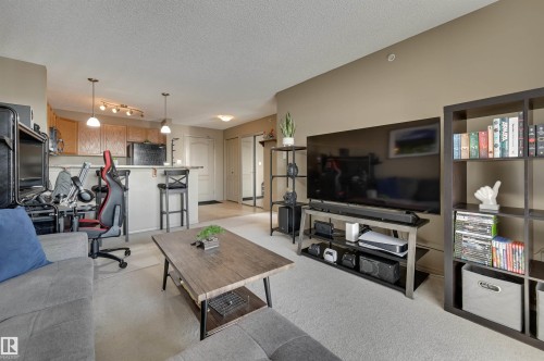 424 5951 165 Avenue, Edmonton, AB - Indoor Photo Showing Living Room