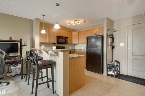 424 5951 165 Avenue, Edmonton, AB - Indoor Photo Showing Kitchen
