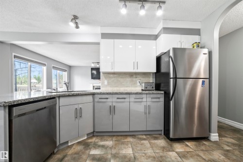 324 79 Street, Edmonton, AB - Indoor Photo Showing Kitchen With Stainless Steel Kitchen