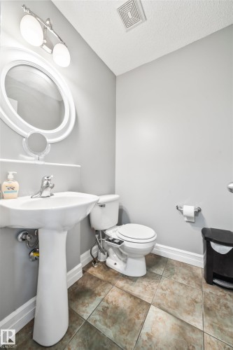 324 79 Street, Edmonton, AB - Indoor Photo Showing Bathroom