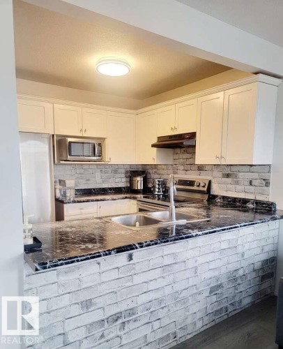 33 249 Edwards Drive, Edmonton, AB - Indoor Photo Showing Kitchen With Double Sink