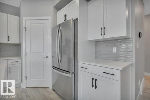 1909 Davidson Wynd, Edmonton, AB - Indoor Photo Showing Kitchen