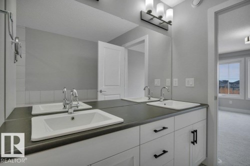 1909 Davidson Wynd, Edmonton, AB - Indoor Photo Showing Bathroom