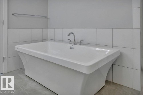 1909 Davidson Wynd, Edmonton, AB - Indoor Photo Showing Bathroom