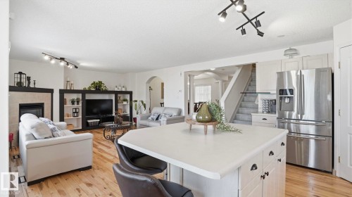 1310 Barnes Close, Edmonton, AB - Indoor