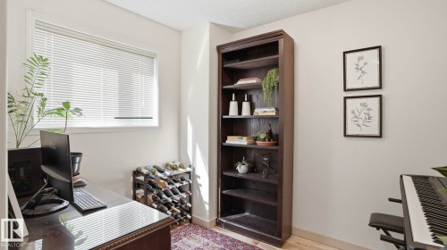 1310 Barnes Close, Edmonton, AB - Indoor