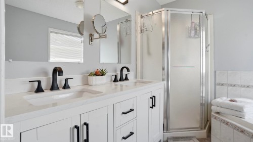 1310 Barnes Close, Edmonton, AB - Indoor Photo Showing Bathroom