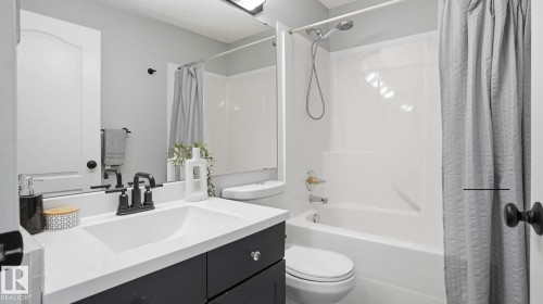 1310 Barnes Close, Edmonton, AB - Indoor Photo Showing Bathroom