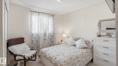 1310 Barnes Close, Edmonton, AB - Indoor Photo Showing Bedroom