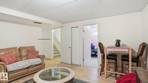 1310 Barnes Close, Edmonton, AB - Indoor