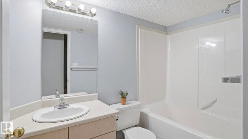 1310 Barnes Close, Edmonton, AB - Indoor Photo Showing Bathroom