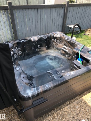 1310 Barnes Close, Edmonton, AB - Outdoor