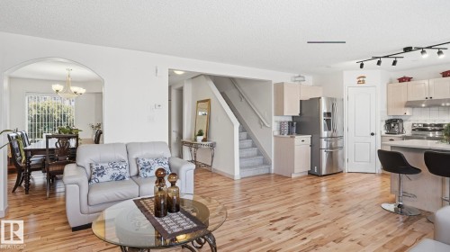 1310 Barnes Close, Edmonton, AB - Indoor