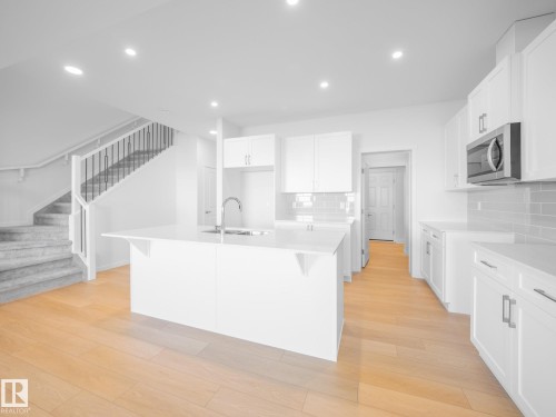 7005 176A Avenue, Edmonton, AB - Indoor Photo Showing Kitchen With Upgraded Kitchen