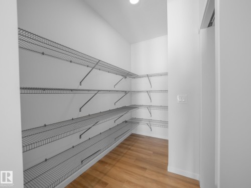 927 18 Avenue, Edmonton, AB - Indoor With Storage