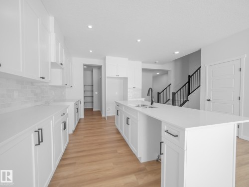 927 18 Avenue, Edmonton, AB - Indoor Photo Showing Kitchen With Double Sink With Upgraded Kitchen