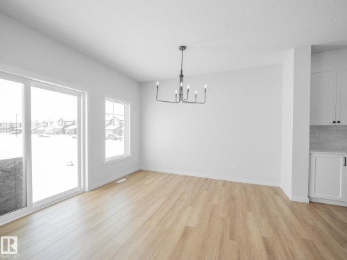 927 18 Avenue, Edmonton, AB - Indoor Photo Showing Other Room