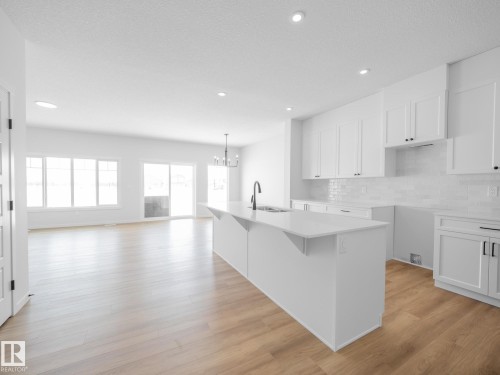 927 18 Avenue, Edmonton, AB - Indoor Photo Showing Kitchen With Upgraded Kitchen