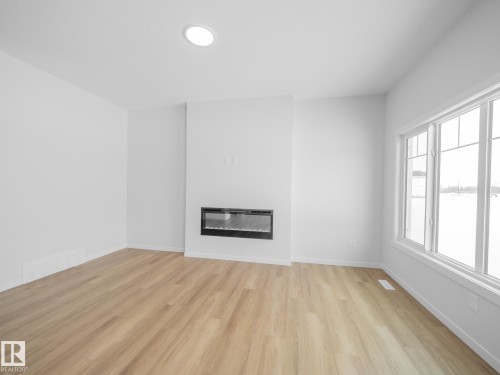 927 18 Avenue, Edmonton, AB - Indoor With Fireplace