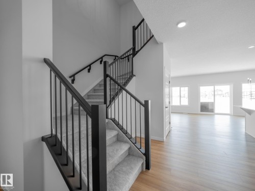 927 18 Avenue, Edmonton, AB - Indoor Photo Showing Other Room