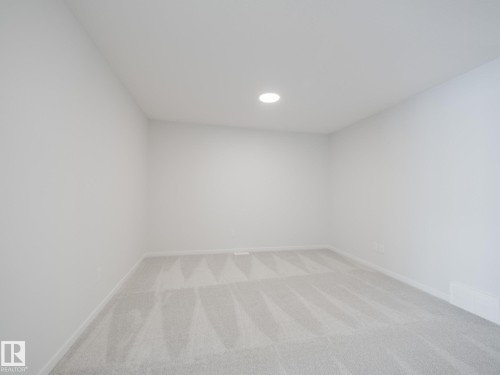 927 18 Avenue, Edmonton, AB - Indoor Photo Showing Other Room