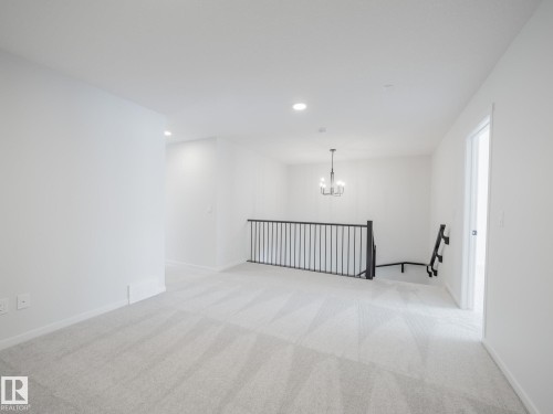 927 18 Avenue, Edmonton, AB - Indoor Photo Showing Other Room