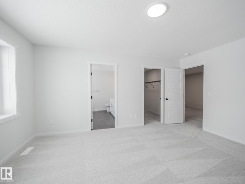 927 18 Avenue, Edmonton, AB - Indoor Photo Showing Other Room