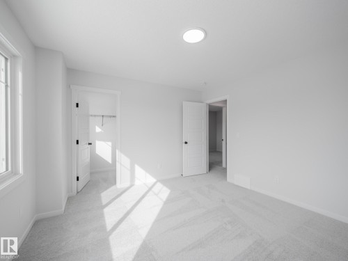 927 18 Avenue, Edmonton, AB - Indoor Photo Showing Other Room