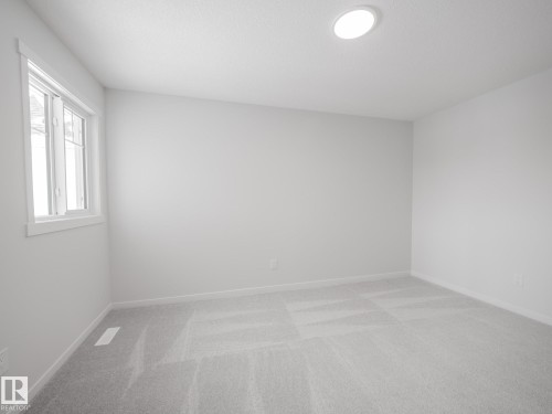 927 18 Avenue, Edmonton, AB - Indoor Photo Showing Other Room