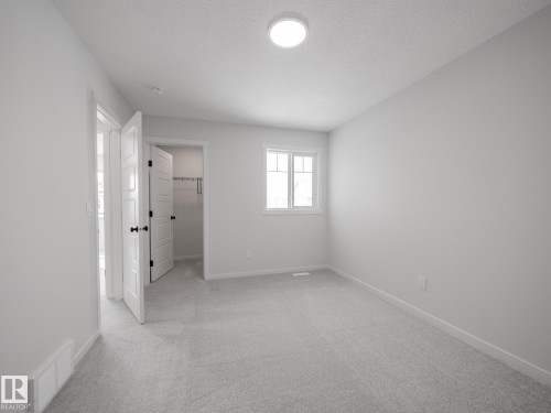 927 18 Avenue, Edmonton, AB - Indoor Photo Showing Other Room