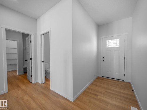 927 18 Avenue, Edmonton, AB - Indoor Photo Showing Other Room