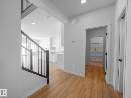 927 18 Avenue, Edmonton, AB - Indoor Photo Showing Other Room