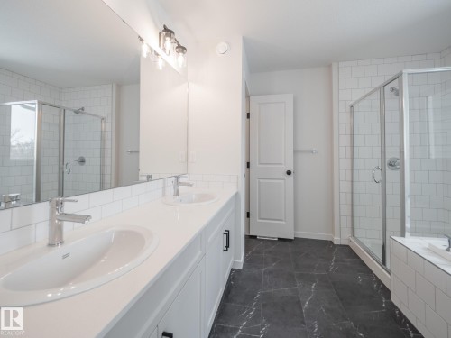 19511 30 Avenue, Edmonton, AB - Indoor Photo Showing Bathroom
