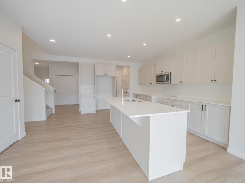 2 Elis Link, Spruce Grove, AB - Indoor Photo Showing Kitchen