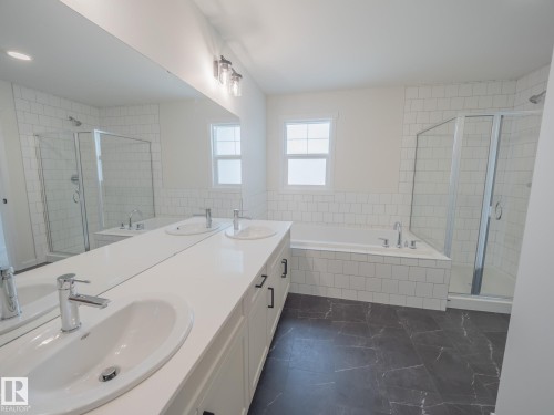 2 Elis Link, Spruce Grove, AB - Indoor Photo Showing Bathroom