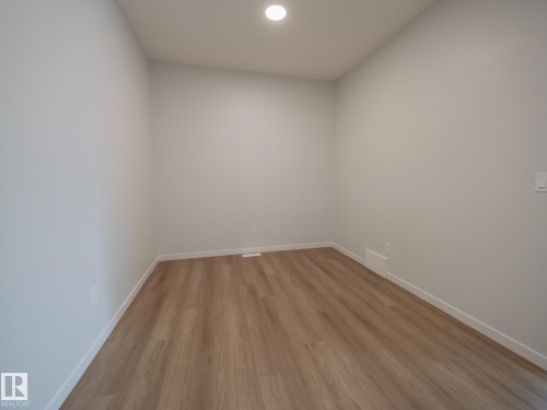 947 18 Avenue, Edmonton, AB - Indoor Photo Showing Other Room