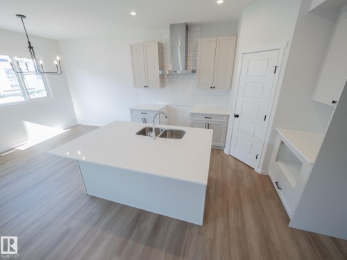 947 18 Avenue, Edmonton, AB - Indoor Photo Showing Kitchen With Double Sink