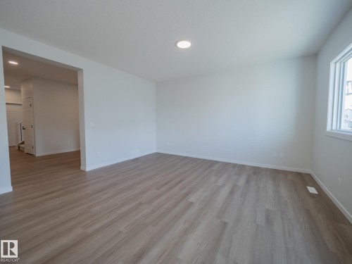 947 18 Avenue, Edmonton, AB - Indoor Photo Showing Other Room