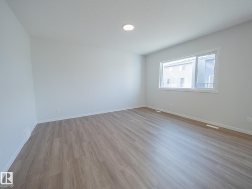 947 18 Avenue, Edmonton, AB - Indoor Photo Showing Other Room