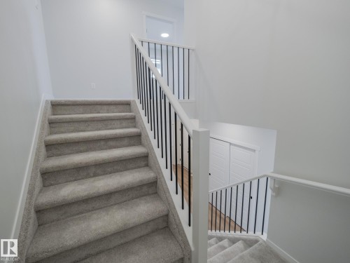 947 18 Avenue, Edmonton, AB - Indoor Photo Showing Other Room