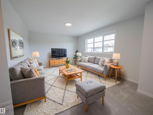 947 18 Avenue, Edmonton, AB - Indoor Photo Showing Living Room