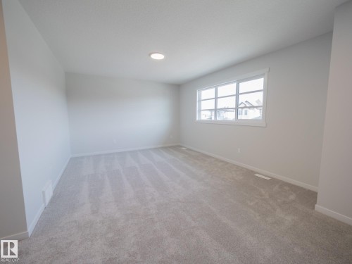 947 18 Avenue, Edmonton, AB - Indoor Photo Showing Other Room