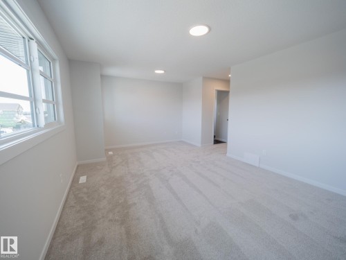 947 18 Avenue, Edmonton, AB - Indoor Photo Showing Other Room