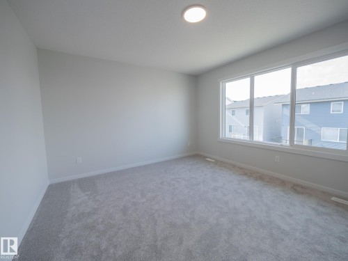 947 18 Avenue, Edmonton, AB - Indoor Photo Showing Other Room
