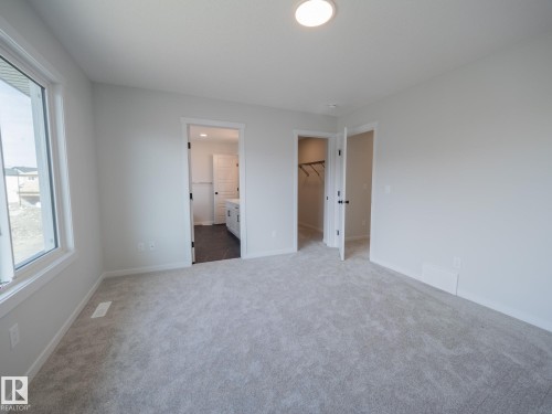 947 18 Avenue, Edmonton, AB - Indoor Photo Showing Other Room